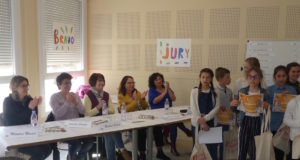 Le jury et quelques enfants participants.